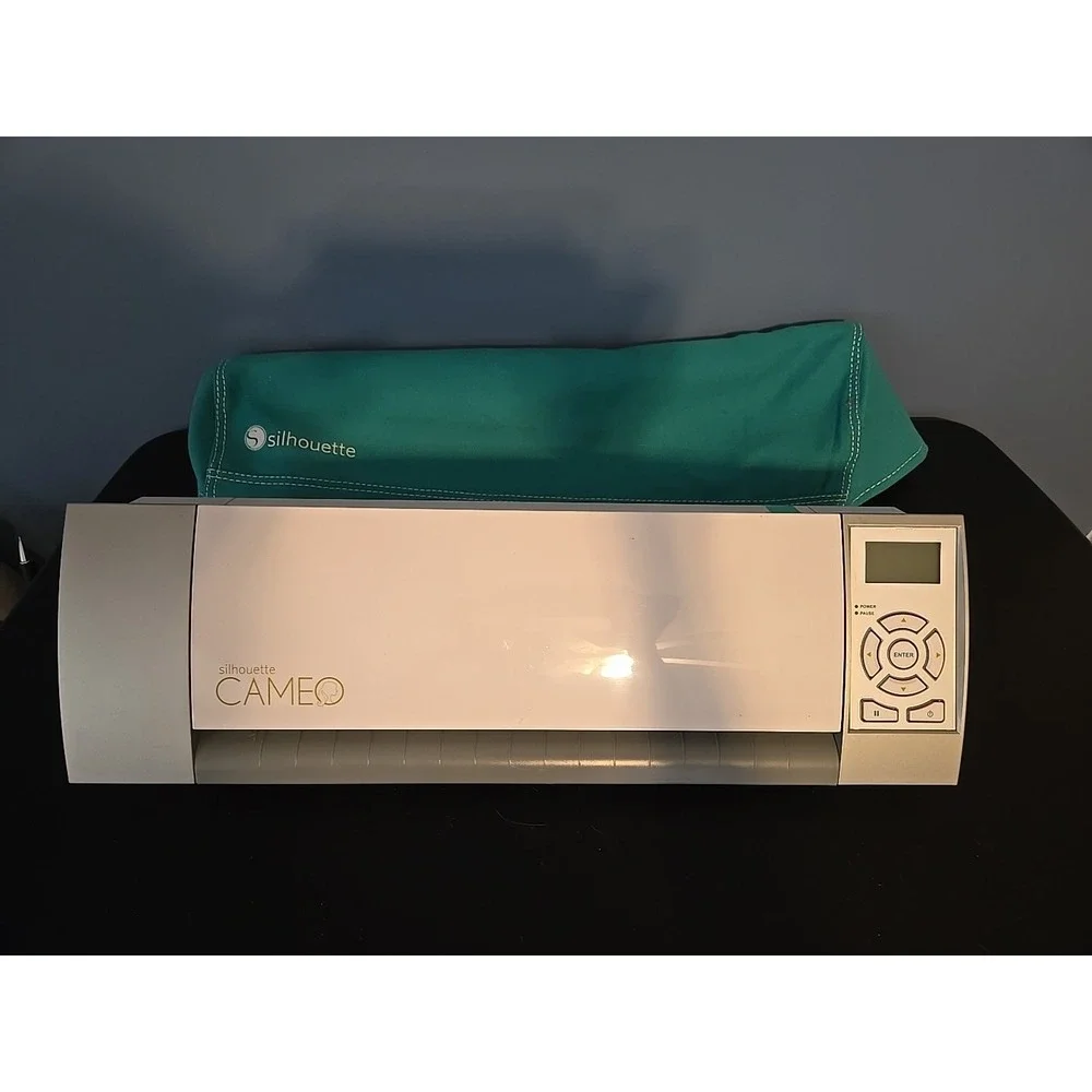 SILHOUTTE CAMEO Vinyl Paper Cutting Machine Touch Screen No Cords With Cover